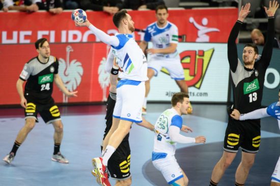 KOMISIJA ZAVRNILA PRITOŽBO PO SODNIŠKI KRAJI, SLOVENIJA RAZMIŠLJA O ODHODU Z EP Pa ste videli, kaj je Vujović storil včeraj na igrišču?