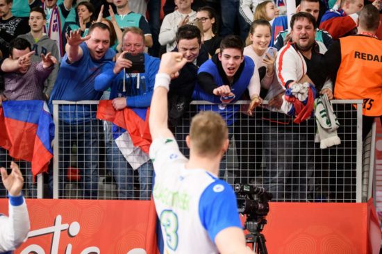 PO EPSKI ZMAGI NAD DVAKRATNIMI SVETOVNIMI PRVAKI ODMEVA Vujovićeve grožnje o umoru postale hit, Mačkovškova obramba prvenstva