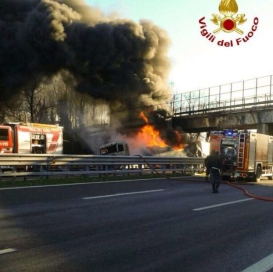 EKSPLOZIJA NA AVTOCESTI Umrla je petčlanska družina z dvema otrokoma
