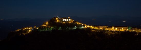 Uročena italijanska vas, kjer vas policija ne bo ustavila zaradi prehitre vožnje