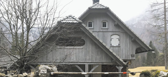 IZ TISKANE IZDAJE: Hakl s posojilom do hiše, vredne več od prihodkov podjetja