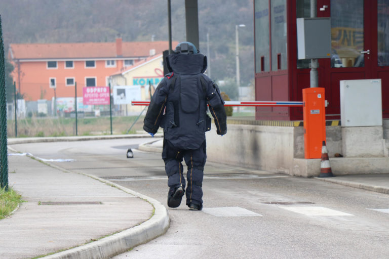 Sredi akcije odkrili osem ročnih bomb