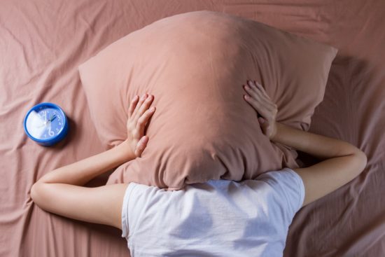 Imate težave s spanjem? Ta preprost trik vam bo morda pomagal