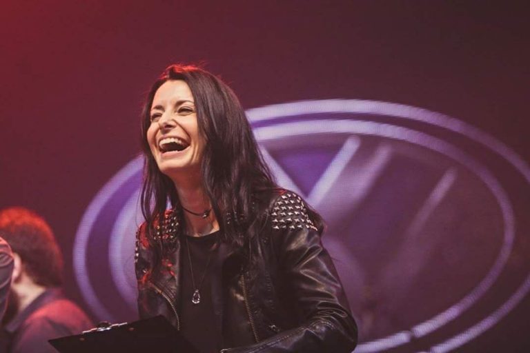 JANA MORELJ BO MAMICA! ”Mamica, ki bi jo z veseljem nategn***”