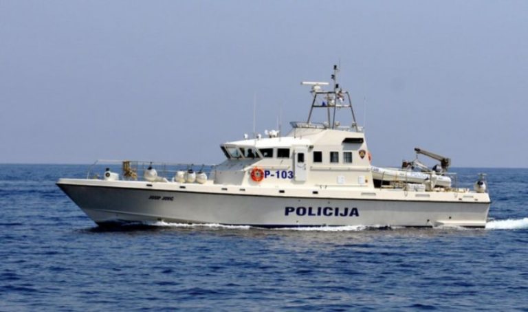 V slovenskem morju opazili oblečenega plavalca z nahrbtnikom?!