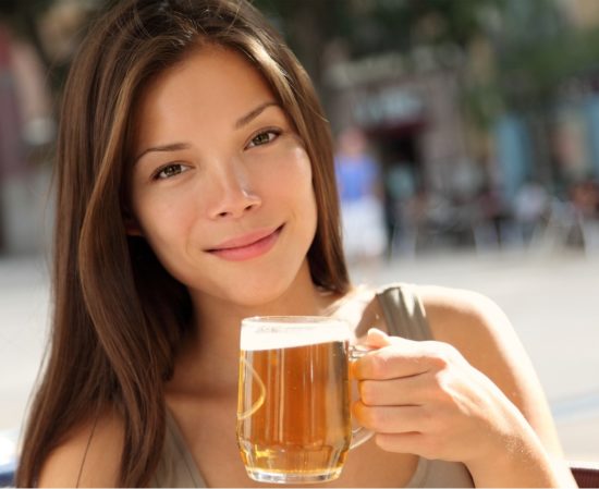 Limonin sok je stisnila v pivo: Zdaj je videti popolno!
