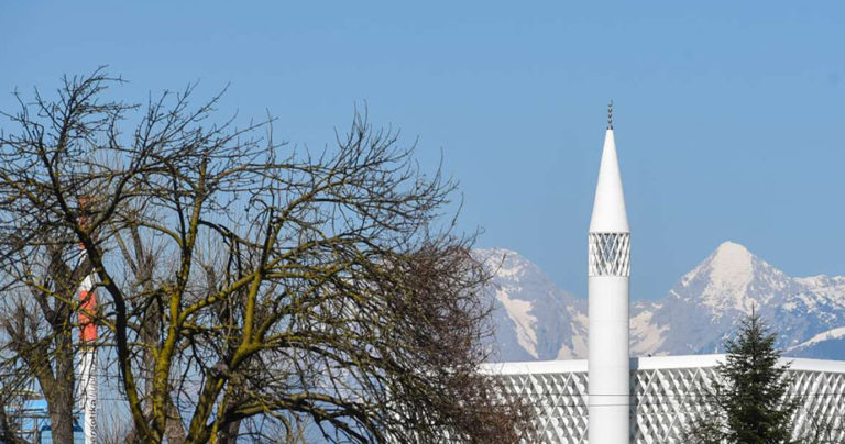 IZ TISKANE IZDAJE: Islamska skupnost – vedno več denarja, nepremičnin in vpliva