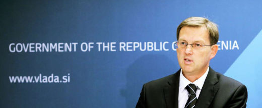 IZ TISKANE IZDAJE: Dragi Cerarjevi šotori in bodeča žica