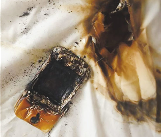 IZ TISKANE IZDAJE: Vrhniški gasilci opozarjajo starše – otroci s polnjenjem telefona tvegajo življenje