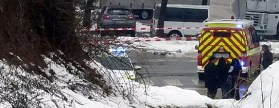 IZ TISKANE IZDAJE: Glava peške ležala na prehodu, vozniki so jo obvozili