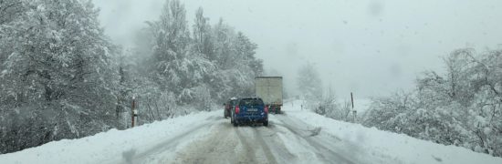 Bralec poroča: Zaradi snega v petek kaos na cestah po Sloveniji