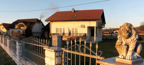 IZ TISKANE IZDAJE: Hčerka želela vreči starša iz njune lastne hiše