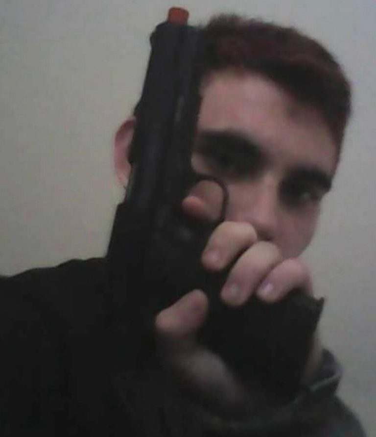 POKOL NA SREDNJI ŠOLI To je Nikolas, ki je pobil najmanj 17 ljudi