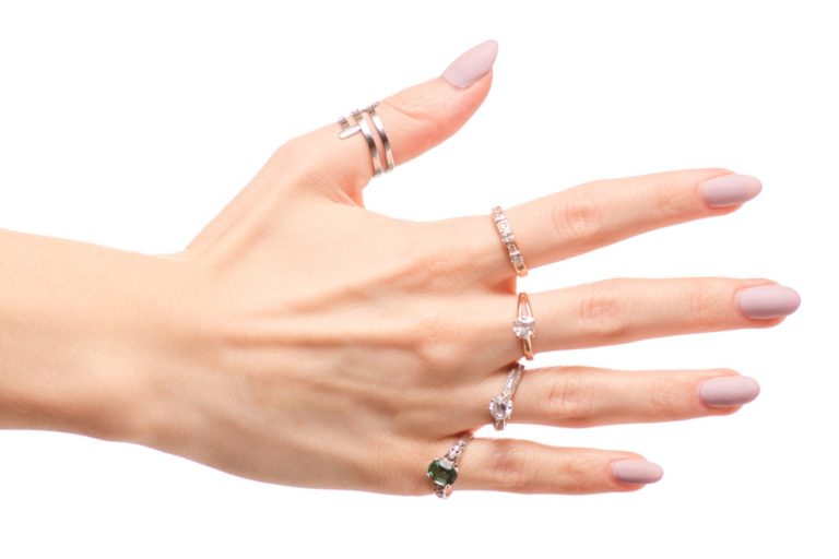 VIDEO: Ste za valentinovo dobile nov prstan, ki ga danes ne morete sneti?