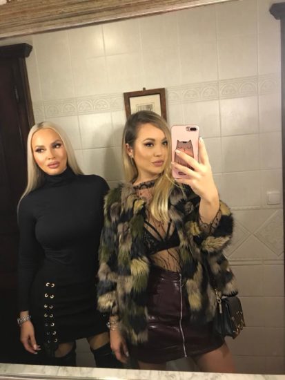 Ojoj, poglejte, kakšni sta na prireditev prišli Diamantki Doroteja in Katarina!