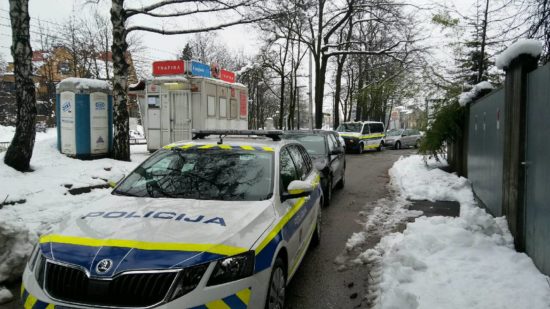 Vlak proti Postojni v centru Ljubljane povozil žensko