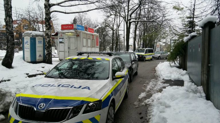 Vlak proti Postojni v centru Ljubljane povozil žensko