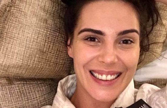 FOTO: Ula Furlan v postelji brez