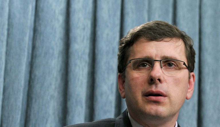 IZ TISKANE IZDAJE: Konflikt interesov – Möderndorfer dolžan NLB, a jo preiskuje