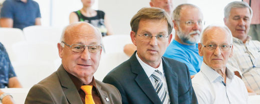 IZ TISKANE IZDAJE: Sindikalisti v družbi premierjevega očeta in zvezdniškega župana