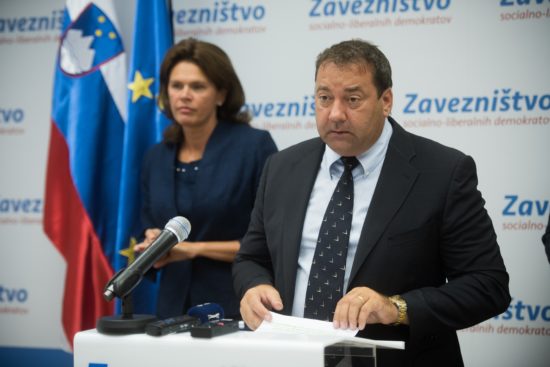 SRAMOTNO IN PONIŽEVALNO Vidni član Stranke Alenke Bratušek Bandelli dejal, da so psi pametnejši kot …