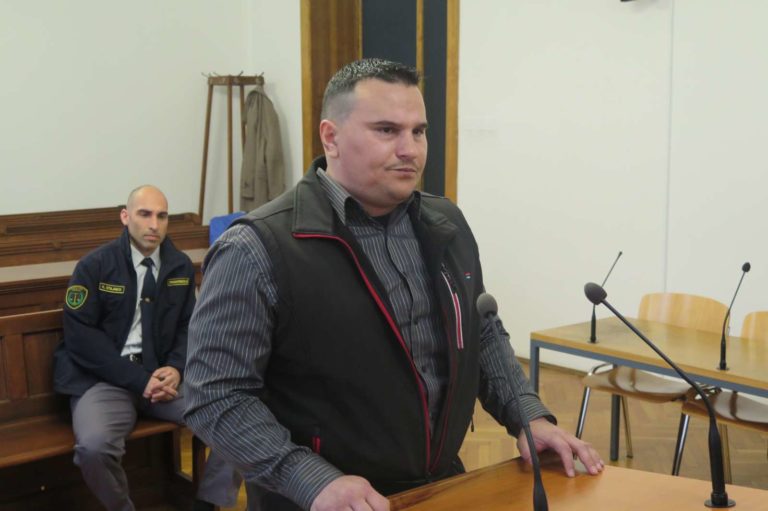 IZ TISKANE IZDAJE: TRI DNI SE JE IZŽIVLJAL NAD TRUPLOM Vlatki izrezal maternico, a bi zanjo dal življenje