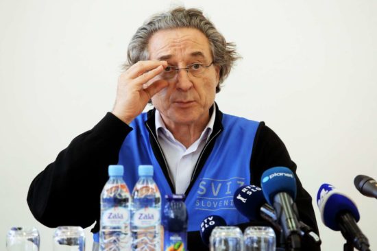 VIŠJE PLAČE SPLAVALE PO VODI Nadaljevanje stavke je nesmiselno