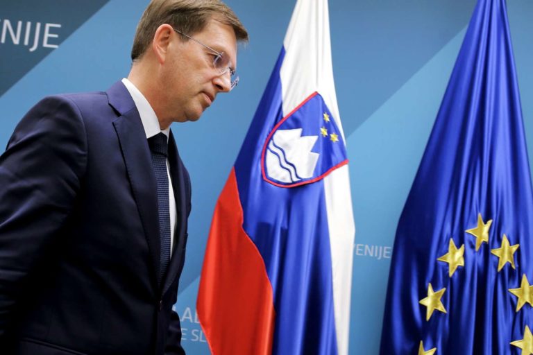 PO ODSTOPU CERARJA Pr*** napolnil si slovenijo z migranti, pa še jih uvažaš