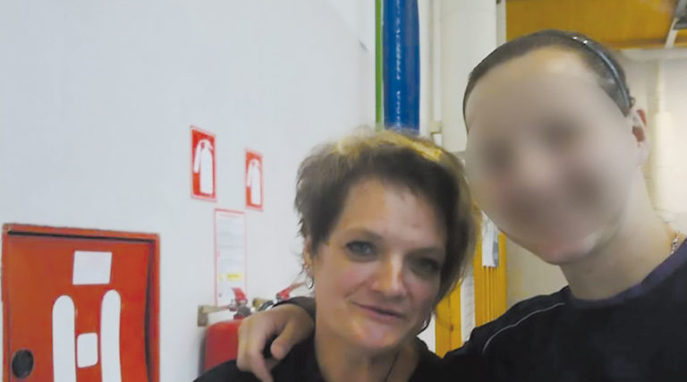 IZ TISKANE IZDAJE: Janez Marijo brutalno zaklal pred blokom in odšel na kavo