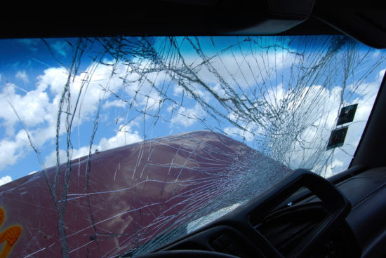 Voznik skoraj zapeljal v prepad: Rešili so ga pogumni gasilci