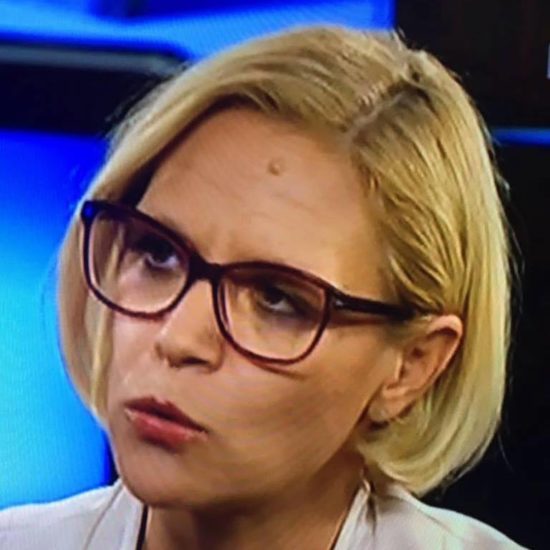 MINISTRICA KOPAČEVA BRCA V TEMO O prispevkih za espejevce se ji ne sanja, delavec je zanjo kapital