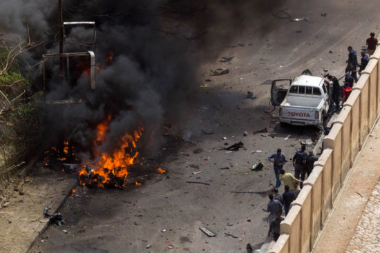 Nov teroristični napad v Egiptu: Eksplodiral je avtobomba