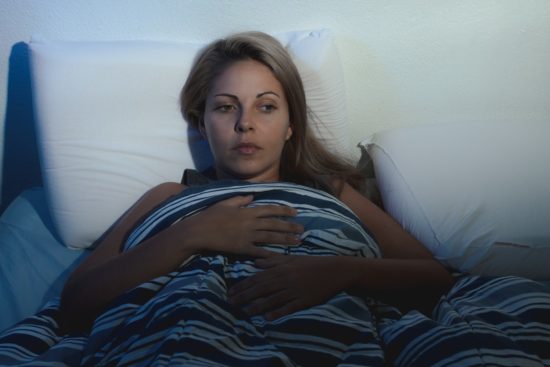 Vas zanima, kaj pomeni, če se ponoči zbujate vedno ob istem času?