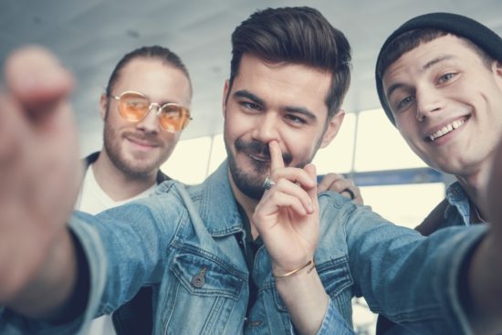 Zakaj ste na nekaterih ‘selfijih’ videti grozno?