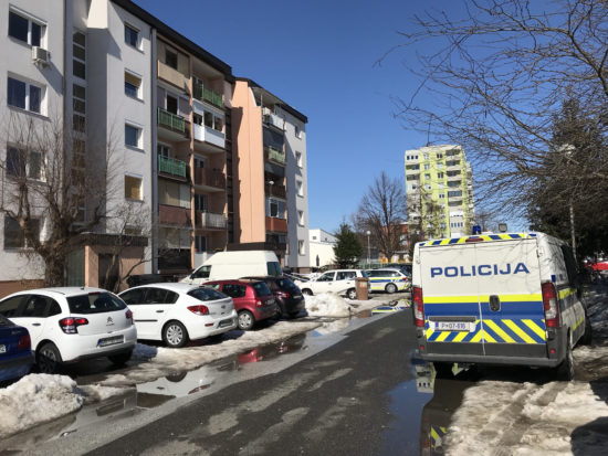 FOTO: FOTOGRAFIJE S KRAJA UMORA Policija razkriva podrobnosti družinske grozljivke v Mariboru