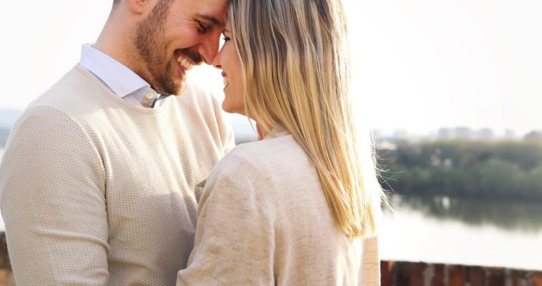 Vrnite v zvezo zaljubljenost: 30-sekundna navada bo spremenila vaš odnos