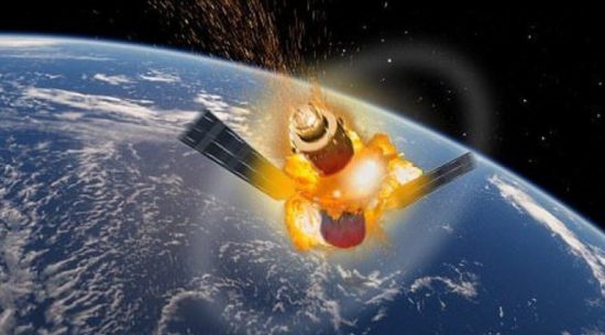 NEBEŠKA PALAČA NENADZOROVANO STRMOGLAVILA Ostanki so padli na zemljo. Vas zanima, kam?