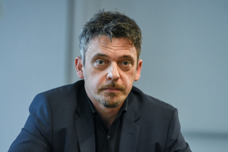 Kdo je Primož Karpe in kaj se je dogajalo na Telekomu