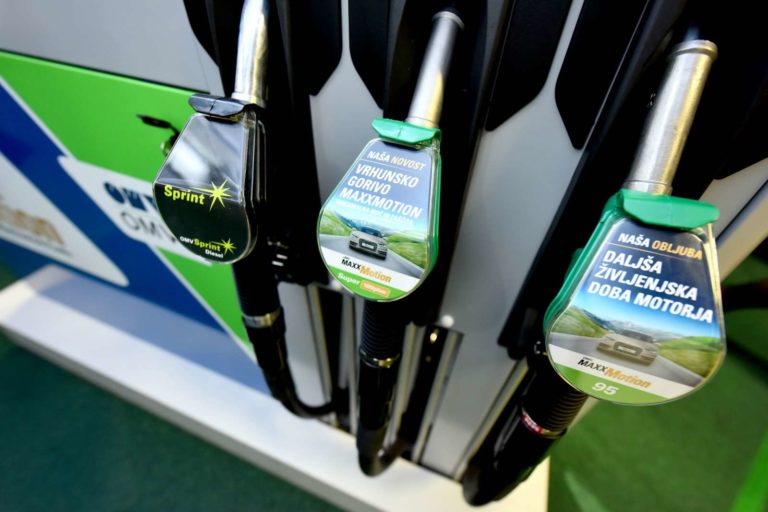 Ponekod že zmanjkalo goriva, napoveduje se močna podražitev