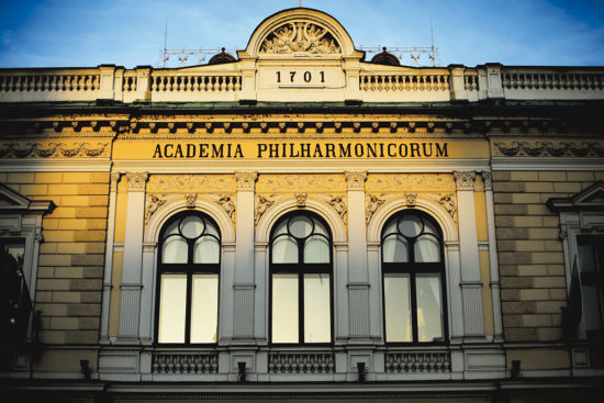 IZ TISKANE IZDAJE: Lepi cekini akademskih glasbenikov