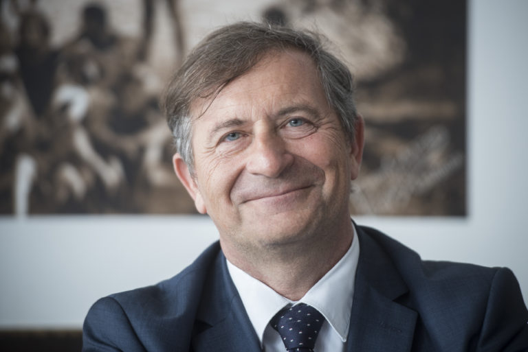 KUL Butale Karla Erjavca: Razglasiti želi, da neustavno ravna vlada, v kateri ima stranka, katere predsednik je, ministra ?!?