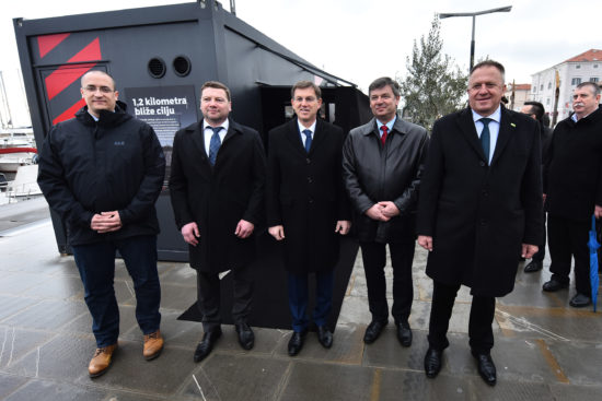 Zakaj se maketna stranka SMC boji Roka Snežiča?