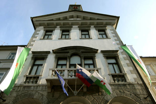 PO DOMNEVNEM TERORISTIČNEM NAPADU SE JE OGLASILA POLICIJA Dogajalo se je v prostorih mestne občine Ljubljana