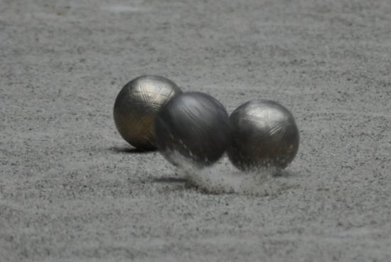 KROGLA ZA BALINANJE UBILA 31-LETNIKA Česa takega prebivalci obmejnega mesta ne pomnijo