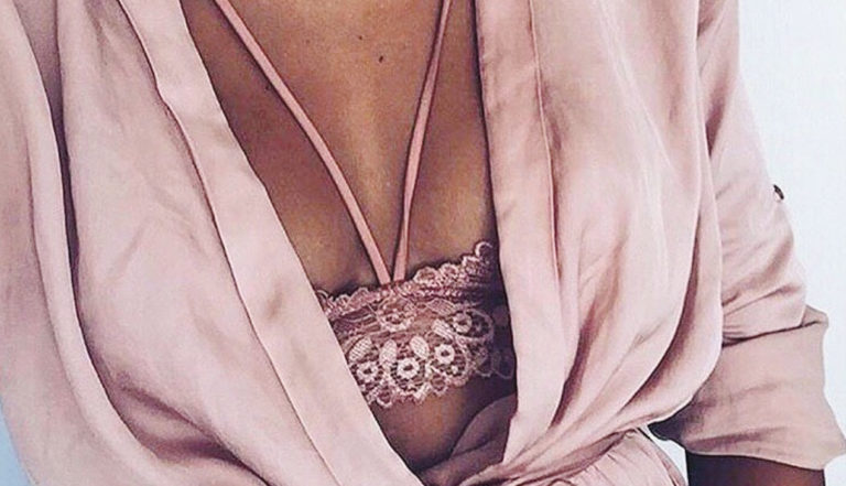 POKAZALA VSE ČARE Hčerka slovenskega politika brez vseh zavor