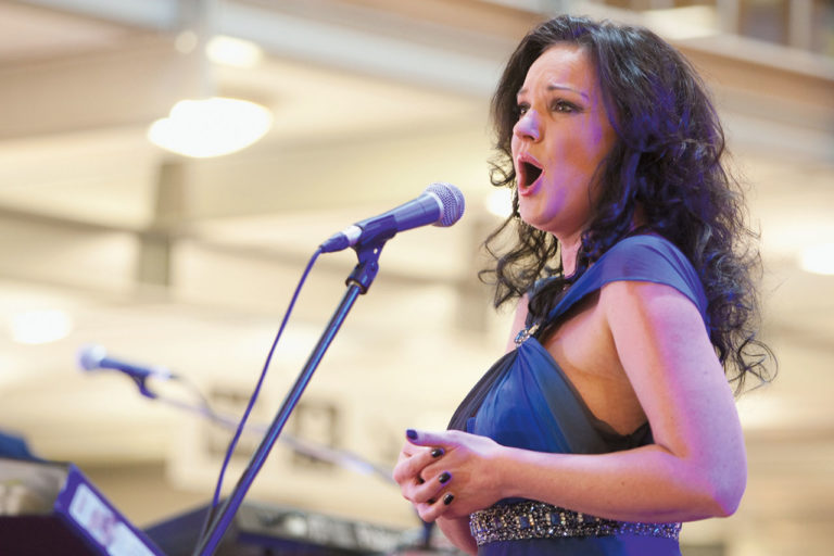 Ljudje po pomoč k Alenki Gotar, ne na policijo!