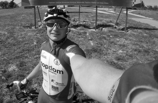 TRČIL V TOVORNO VOZILO Kolesarja Gregorja ni več