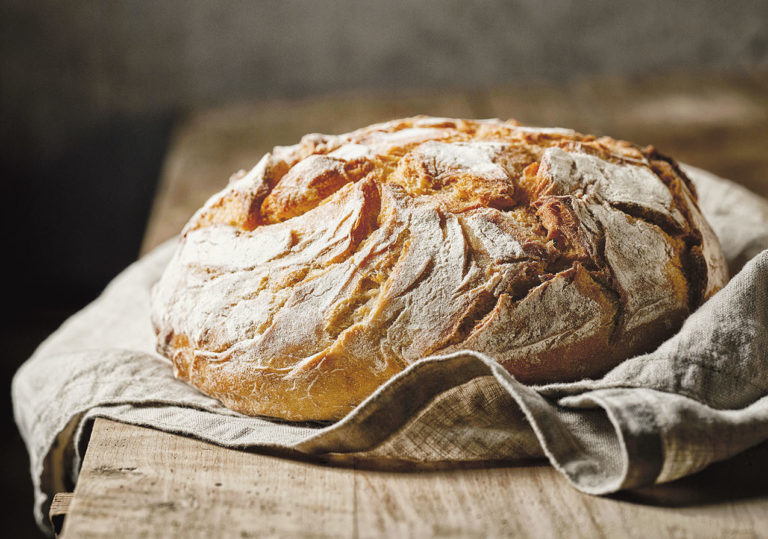 NEDELJSKI RECEPT: KMEČKI KRUH