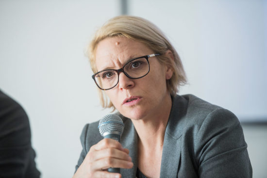 IZ TISKANE IZDAJE: Anja Kopač Mrak odtujuje otroke bivšemu možu?