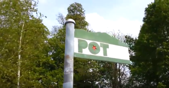 Kolesarka padla na Poti spomina in tovarištva in se hudo telesno poškodovala